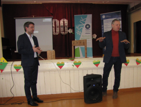 mokykis-ir-dirbk-arciau-namu-2.JPG